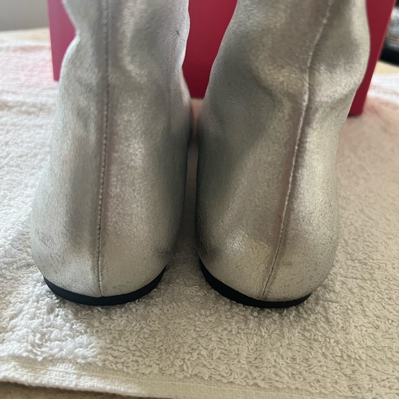 SILVER METALLIC LEATHER ANKLE BOOTIES BY STELLA LUNA… SIZE 40/9.5… - Picture 11 of 15